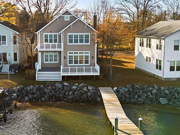3rd image of 7019 Bay Front Dr