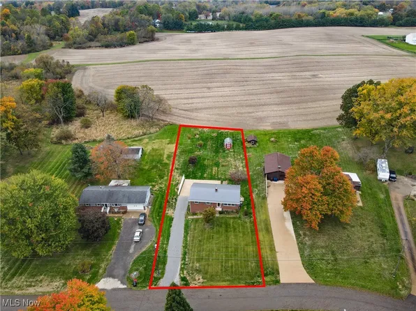 1975 Eloise Cir NE, Hartville, OH 44632