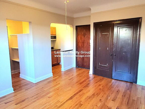 3rd image of 948 W Cuyler Ave APT 308
