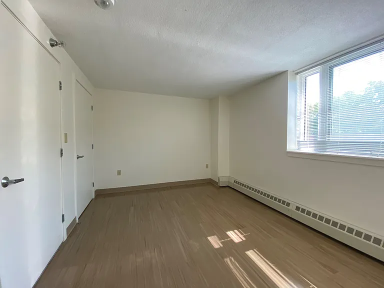 Castle Square Apartments — Photo 6