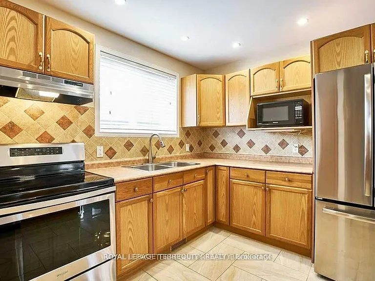 304 Palmerston Ave #MAIN — Photo 10
