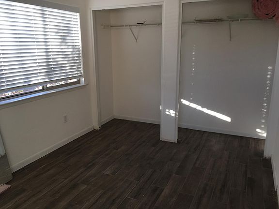 Bedrooms, closet has doors now