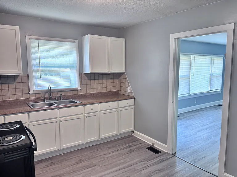 607 Martha Pl — Photo 9