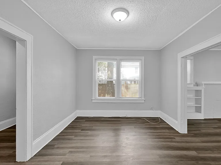 326 Basswood St — Photo 7