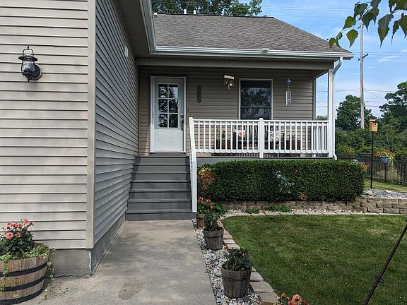 3rd image of 904 N Gaylord Ave