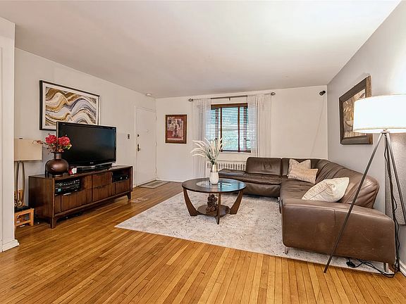 5th image of 220-10 Stronghurst Ave #1