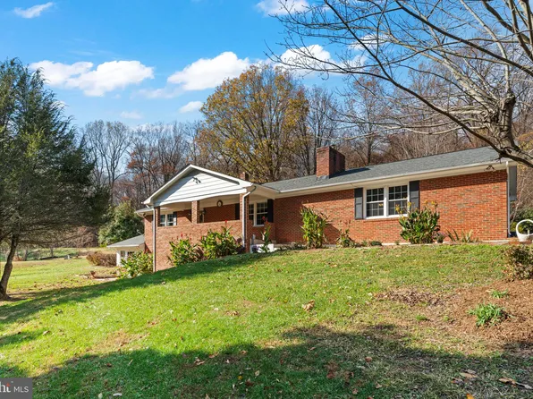 152 Rolling Rd, Sperryville, VA 22740