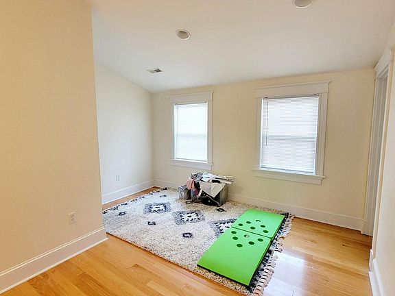 5th image of 25 Capen St #2A