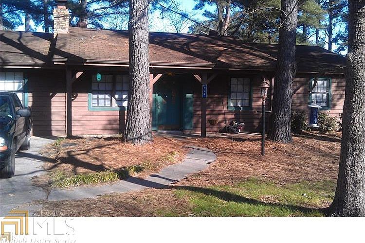 1st image of 623 Lakeridge Cir SE #11