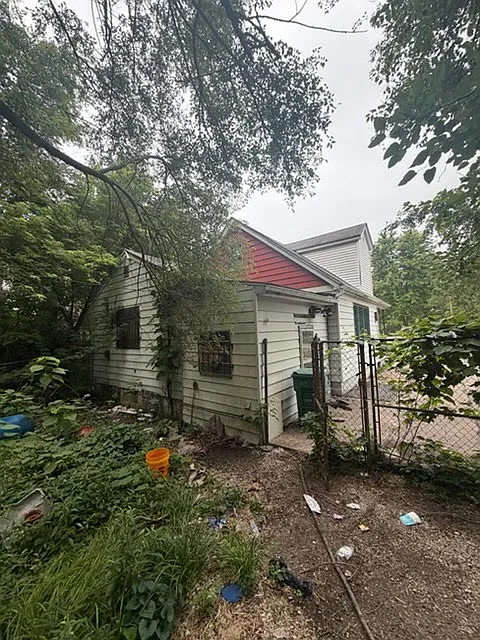 3 bed, 698 sqft, $945 — Photo 3
