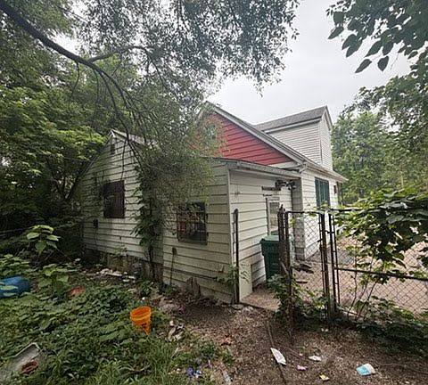 3rd image of 3511 Converse Ave