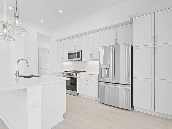 5th image of 140 SE Via Tirso