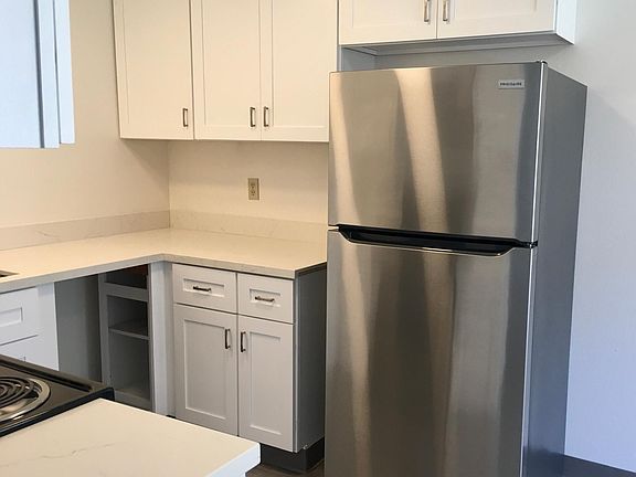 (There's a small dishwasher in the open under-cabinet area now)