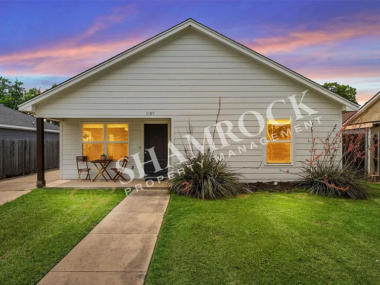 1107 Primrose Dr — Photo 1