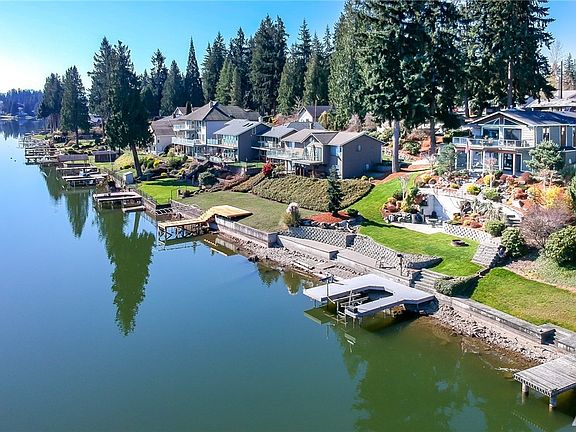Such a perfect beautiful area of Lake Tapps! Open water and no traffic of boats going thru!