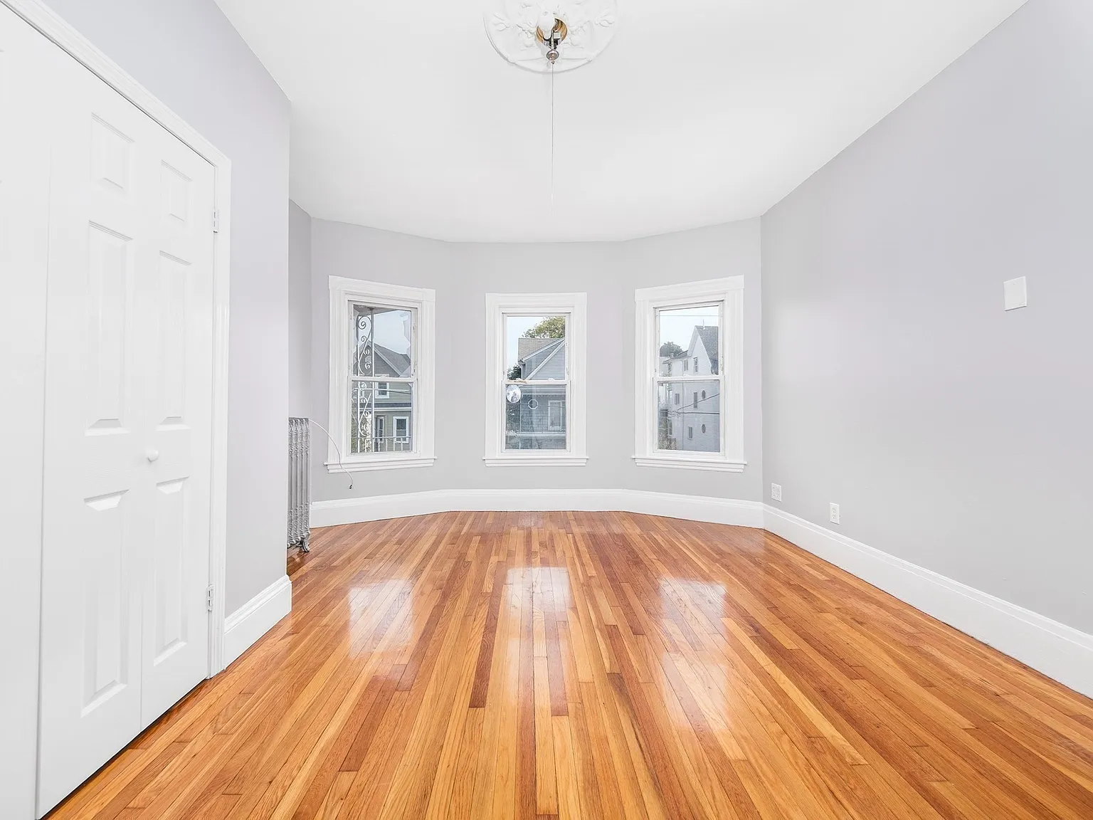 2 bed, 1.0 bath, 900 sqft, $2,350 — Photo 3