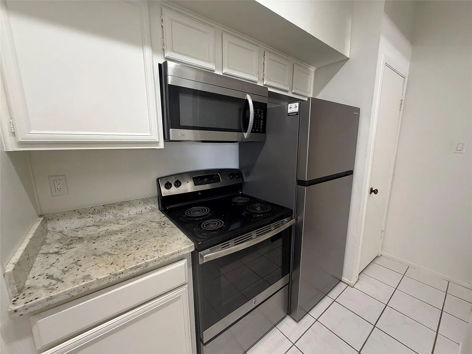 1 bed, 1.0 bath, 797 sqft, $1,150 — Photo 4