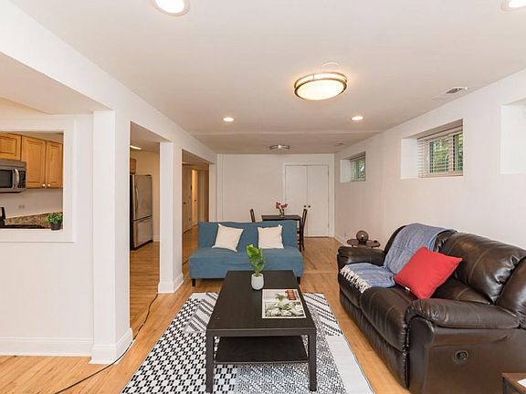 5th image of 2544 N Burling St #1725