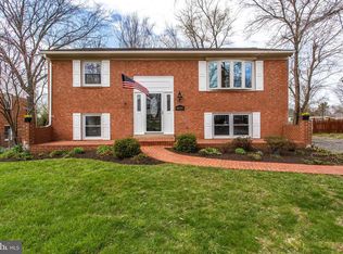 4026 Mapleton Dr, Chantilly, VA 20151