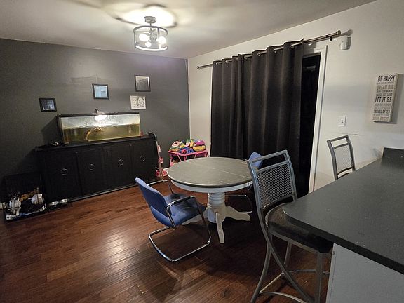5th image of 2900 E Spruce Dr