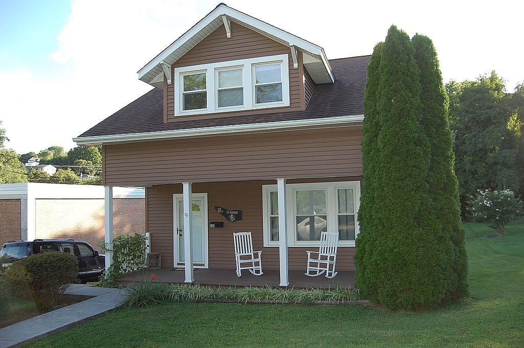 208 Tazewell St, Pearisburg, VA 24134 Zillow