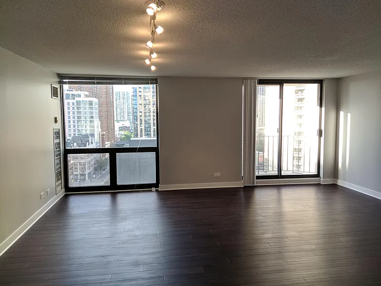 70 W Huron St #12 — Photo 8