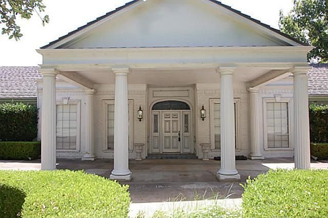 1st image of 16414 Ashbourne Dr