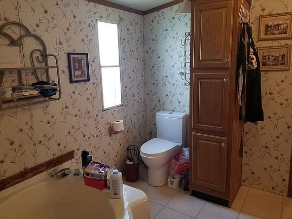 3rd image of 200 Blakefield Dr