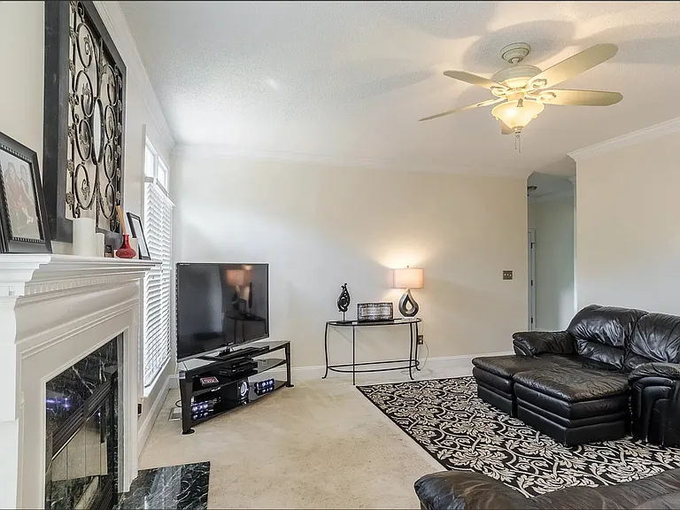 4619 James Crossing Dr — Photo 8