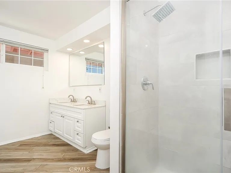 13951 Terra Bella St — Photo 16