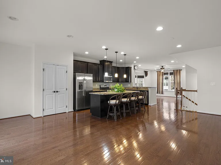 41690 McMonagle Sq — Photo 8
