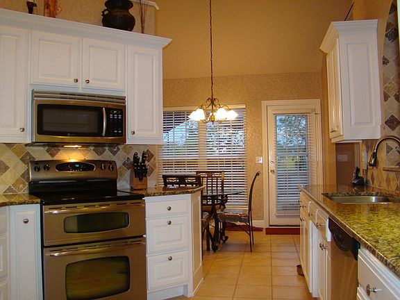 Kitchen and breakfast nook