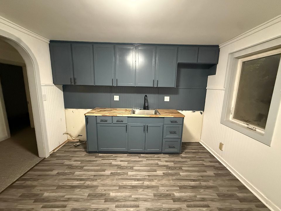 1st image of 215 9th St NW #3