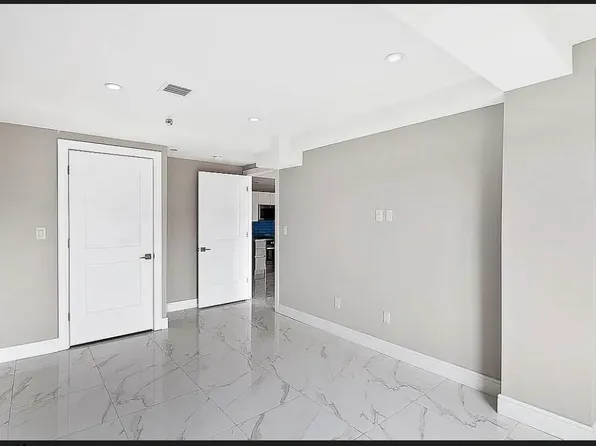 177-30 Wexford Terrace image 3 of 10