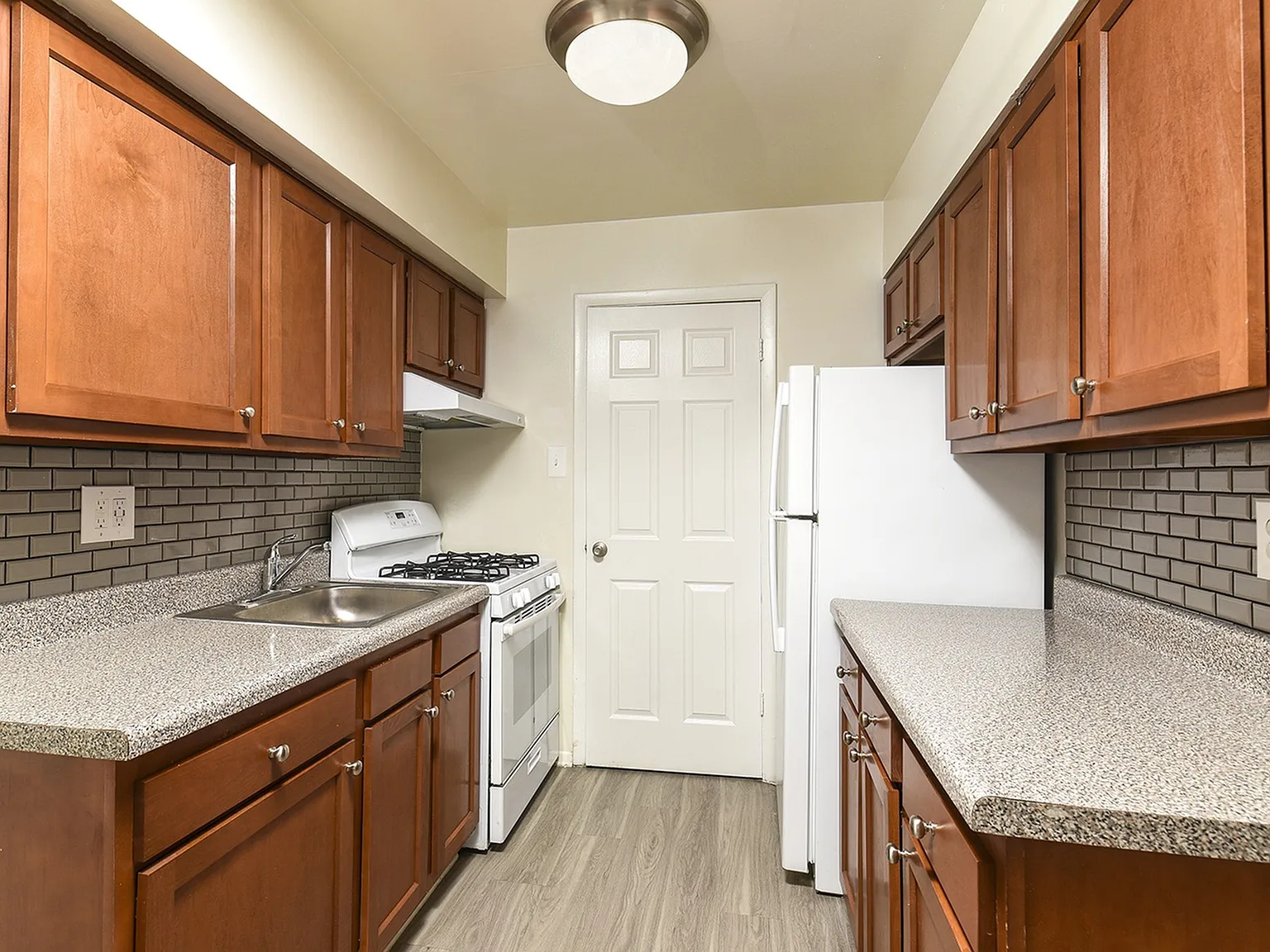 Middle River Townhomes — Photo 4