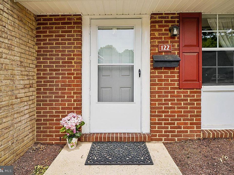 1st image of 122 Merryman Ct