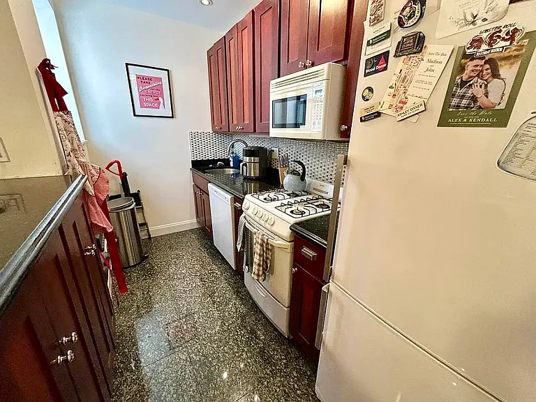 400 E 91st St #1B — Photo 4