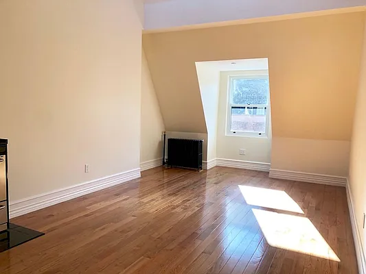 Rented by Dynamik Realty | media 9