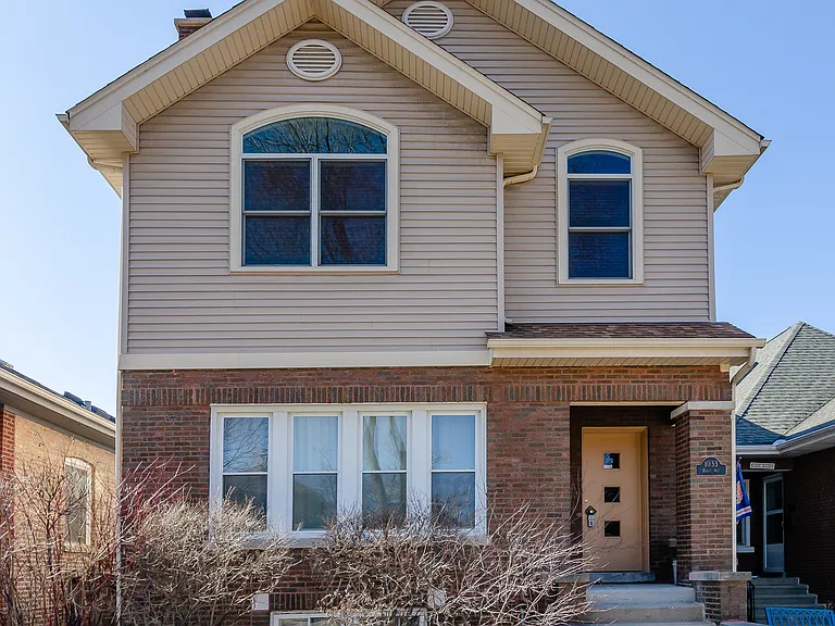 1033 Hayes Ave — Photo 1