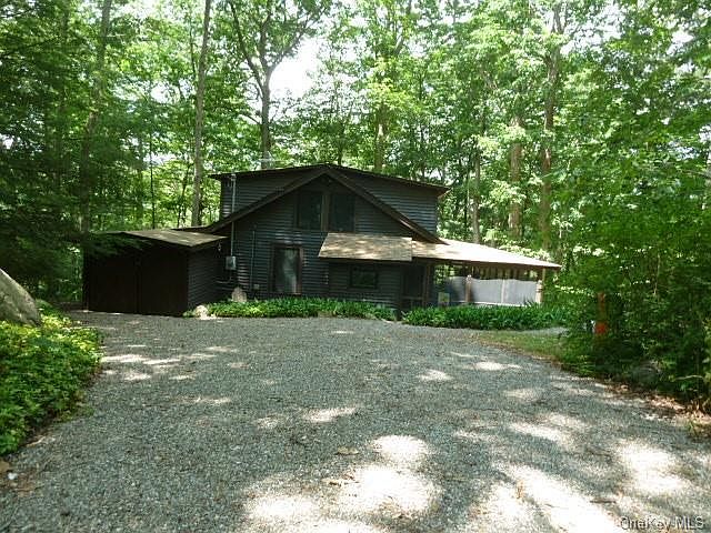 1st image of 8 Hickory Trail Ct