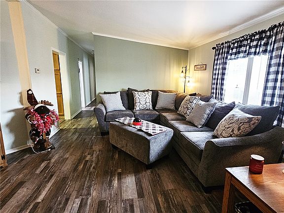 3rd image of 612 Primrose Ln