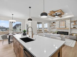 5557 165th St, Urbandale, IA 50323