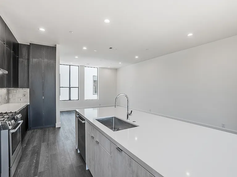 4322 Roseland Ave #9 — Photo 29