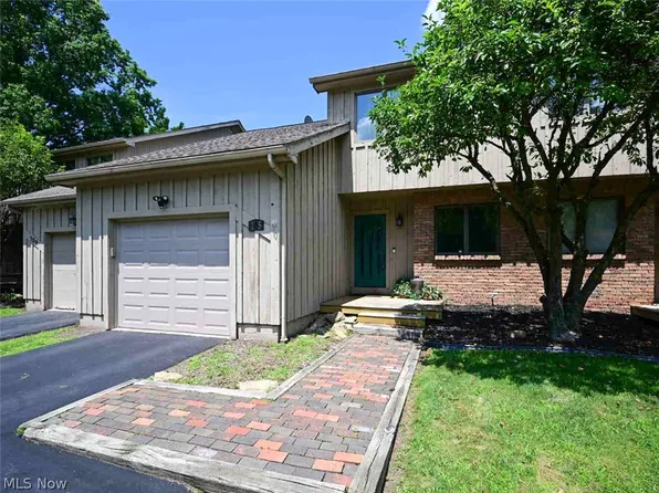 105 Topaz Trl, Cortland, OH 44410