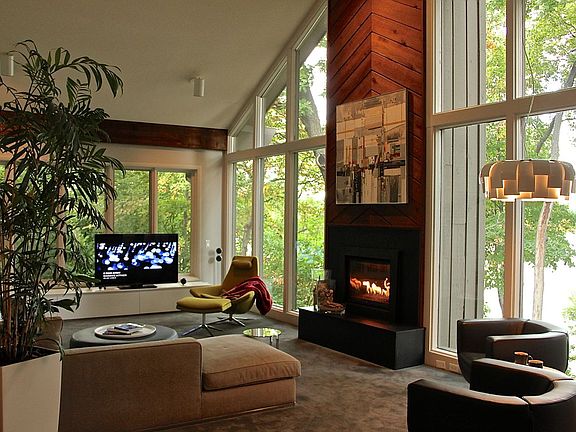 Spectacular water views from living room, dinning room and kitchen!