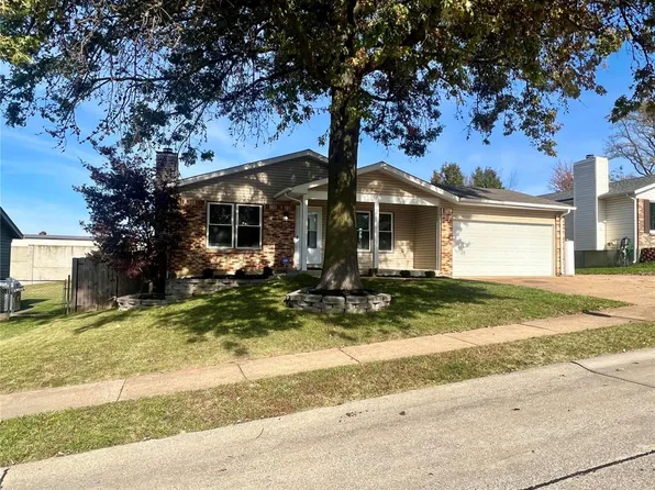 12135 Josephine Marie Dr, Maryland Heights, MO 63043