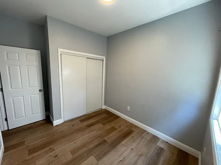 812 20th St — Photo 5