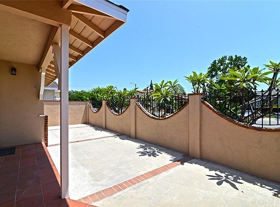 5th image of 8941 Acacia Ave