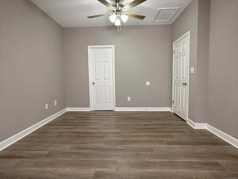 1050 Aiken Rd — Photo 10