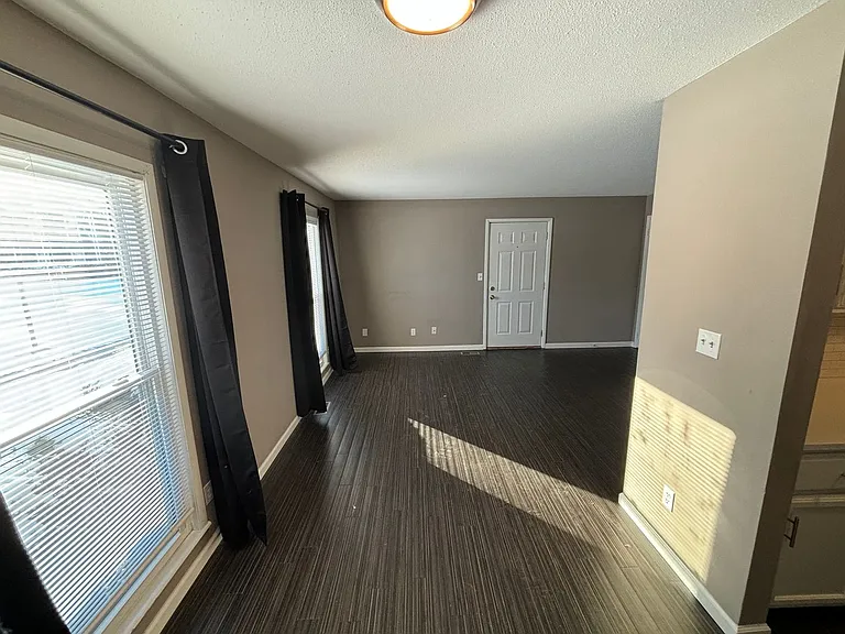 620-630 E Main St — Photo 31